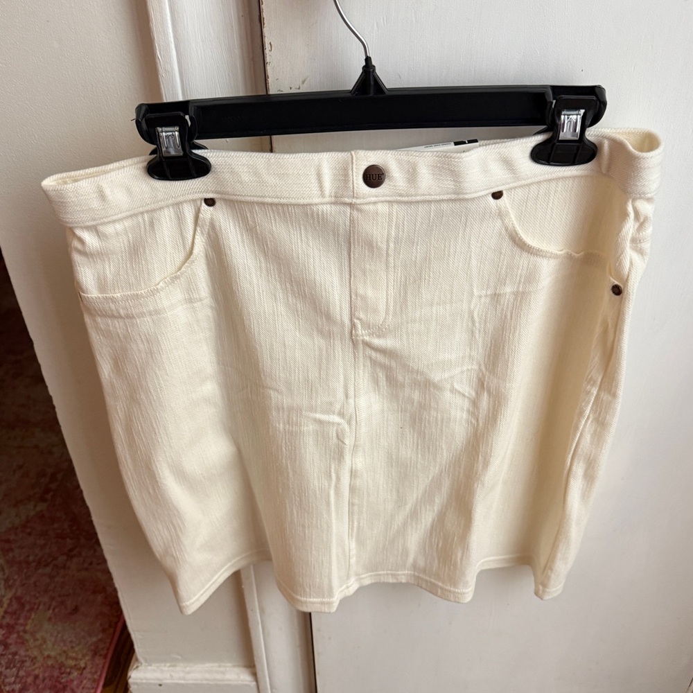 NWT white Hue skirt